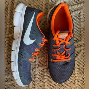 Nike sneakers‎ Sz 9.5